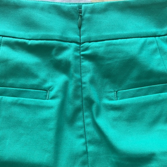 Ann Taylor green skirt size 2-4, 2 front, 2 back pockets, like new,  Cotton. - Picture 4 of 4